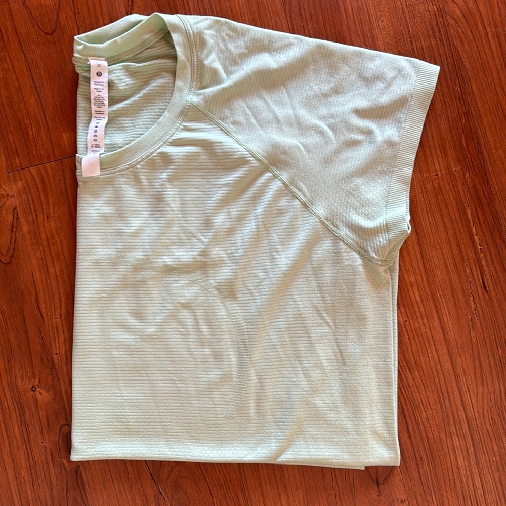 LuLulemon Swiftly Tech Light Green Short Sleeve Top hip length, gently worn